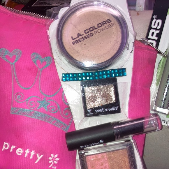 🆕A foot of make-up - Picture 2 of 5